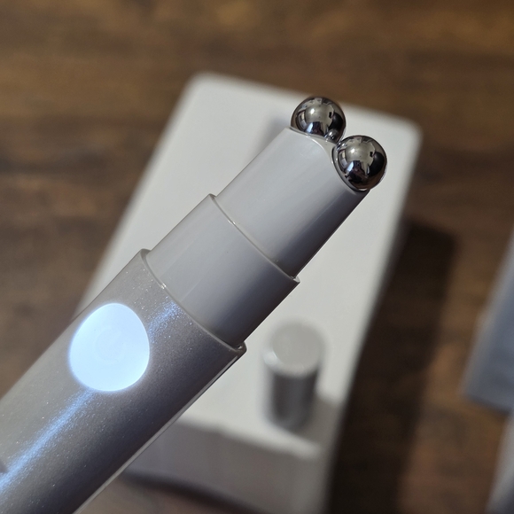 Nuface Fix Microcurrent device - Picture 5 of 5